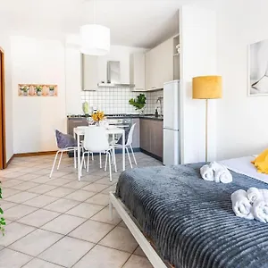  Appartamento Con Giardino Italia